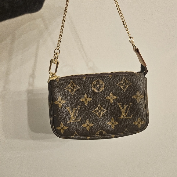 Louis Vuitton Mini Pochette Accessoires Monogram | Chain Strap | France - Picture 3 of 10